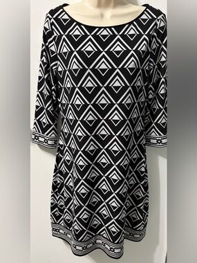 White House Black Market Black and White Geometric Tunic